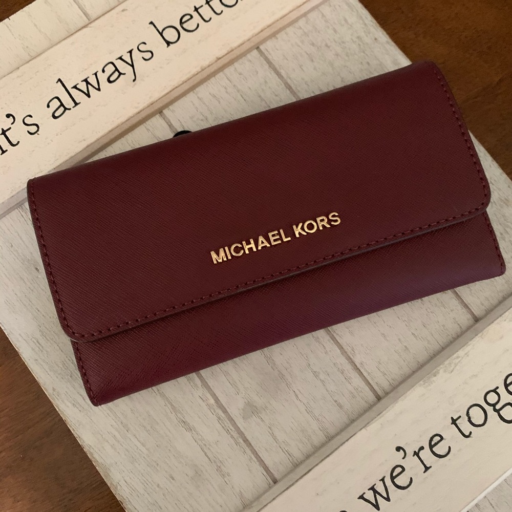 New Mk large trifold wallet ๐ - Picture 4 of 6